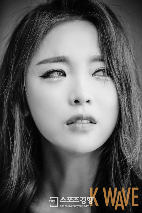 가수 홍진영 화보. 사진 케이웨이브